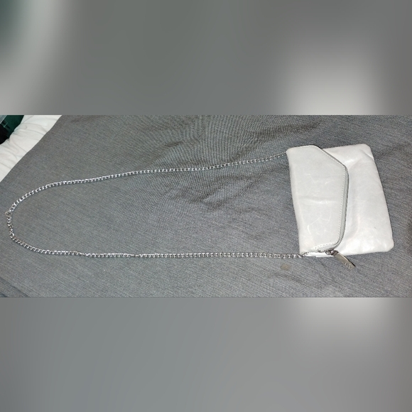 HOBO GRAY LEATHER CROSSBODY BAG WITH CHAIN STRAP 7"x5" MAGNETIC CLOSURE - Picture 6 of 16